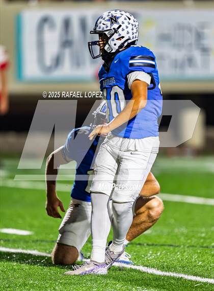 Thumbnail 2 in Navasota vs. Bridge City (UIL Football 4A D1 Area) photogallery.