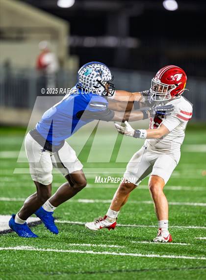 Thumbnail 2 in Navasota vs. Bridge City (UIL Football 4A D1 Area) photogallery.