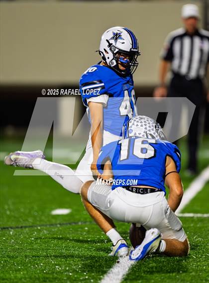 Thumbnail 3 in Navasota vs. Bridge City (UIL Football 4A D1 Area) photogallery.