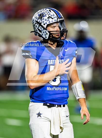 Thumbnail 2 in Navasota vs. Bridge City (UIL Football 4A D1 Area) photogallery.