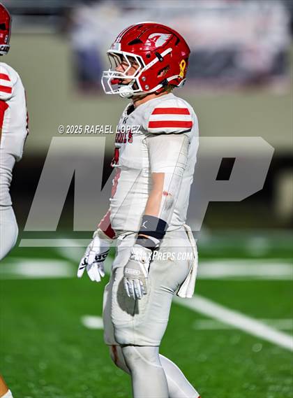 Thumbnail 3 in Navasota vs. Bridge City (UIL Football 4A D1 Area) photogallery.