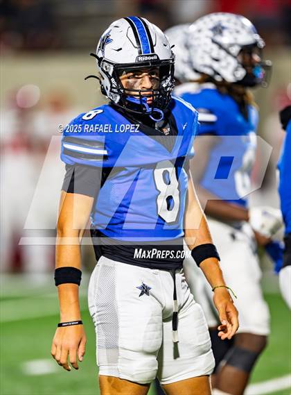 Thumbnail 1 in Navasota vs. Bridge City (UIL Football 4A D1 Area) photogallery.