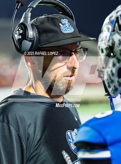 Thumbnail 3 in Navasota vs. Bridge City (UIL Football 4A D1 Area) photogallery.