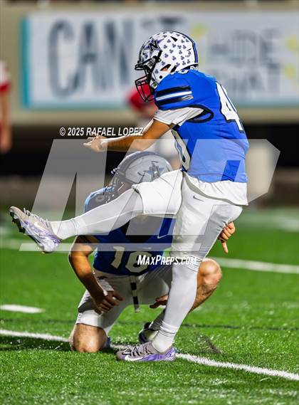 Thumbnail 1 in Navasota vs. Bridge City (UIL Football 4A D1 Area) photogallery.