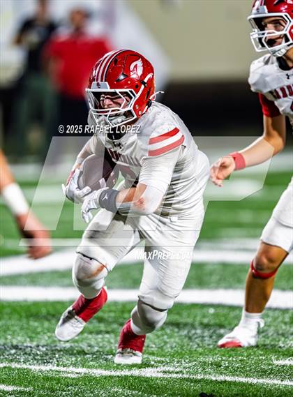 Thumbnail 3 in Navasota vs. Bridge City (UIL Football 4A D1 Area) photogallery.