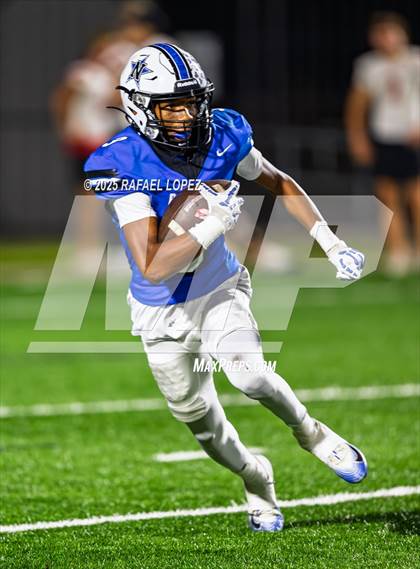 Thumbnail 2 in Navasota vs. Bridge City (UIL Football 4A D1 Area) photogallery.