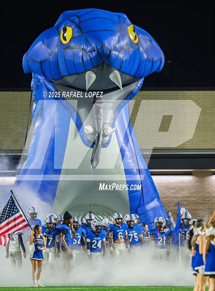 Thumbnail 1 in Navasota vs. Bridge City (UIL Football 4A D1 Area) photogallery.