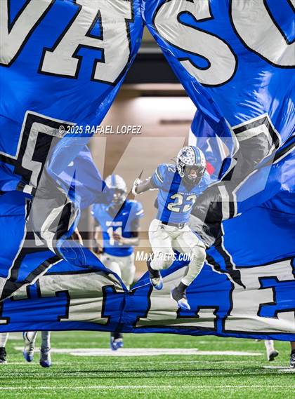 Thumbnail 1 in Navasota vs. Bridge City (UIL Football 4A D1 Area) photogallery.