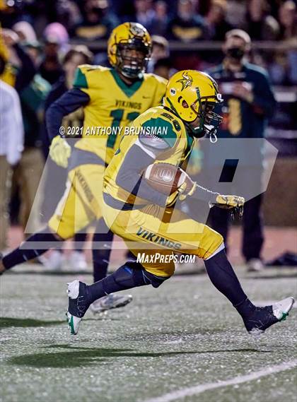 Thumbnail 1 in Aquinas @ Vanden (CIF State D3-AA Final) photogallery.