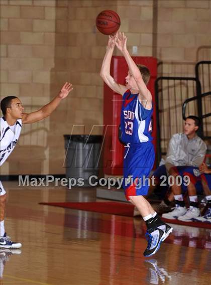 Thumbnail 2 in Desert Vista vs Folsom (MaxPreps Holiday Classic) photogallery.