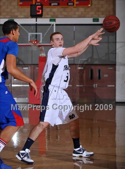 Thumbnail 3 in Desert Vista vs Folsom (MaxPreps Holiday Classic) photogallery.