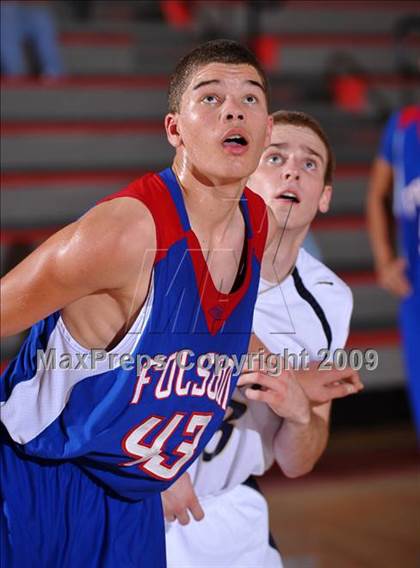 Thumbnail 3 in Desert Vista vs Folsom (MaxPreps Holiday Classic) photogallery.