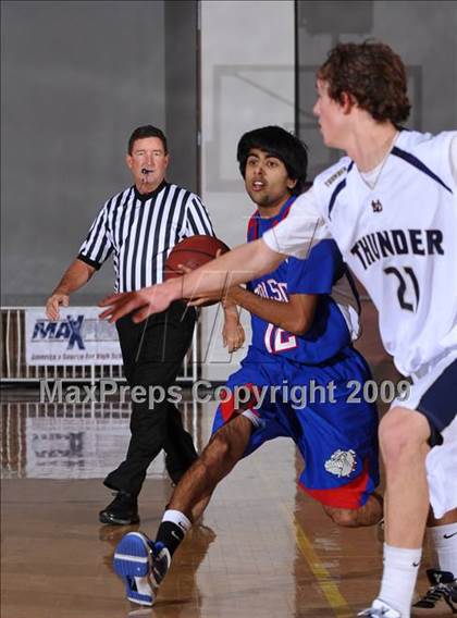 Thumbnail 3 in Desert Vista vs Folsom (MaxPreps Holiday Classic) photogallery.