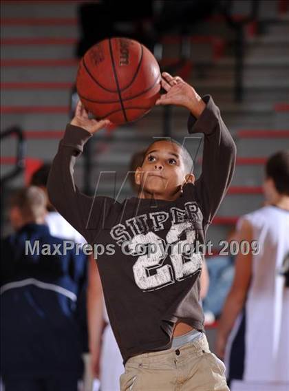 Thumbnail 3 in Desert Vista vs Folsom (MaxPreps Holiday Classic) photogallery.