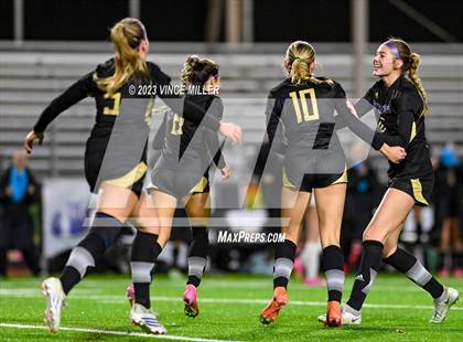 Thumbnail 3 in Kamiak vs. Sumner photogallery.