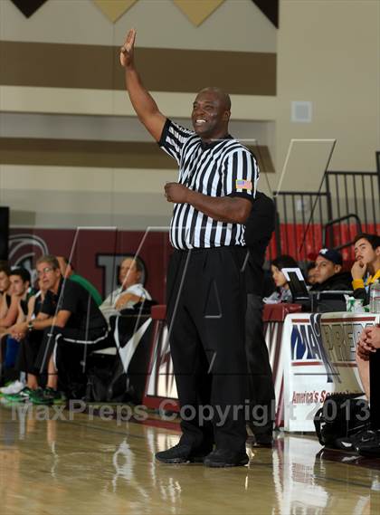 Thumbnail 3 in Capistrano Valley vs. Thousand Oaks (MaxPreps Holiday Classic) photogallery.