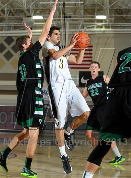 Thumbnail 3 in Capistrano Valley vs. Thousand Oaks (MaxPreps Holiday Classic) photogallery.