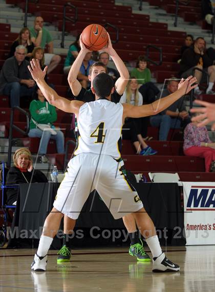 Thumbnail 3 in Capistrano Valley vs. Thousand Oaks (MaxPreps Holiday Classic) photogallery.