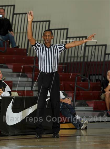 Thumbnail 2 in Capistrano Valley vs. Thousand Oaks (MaxPreps Holiday Classic) photogallery.