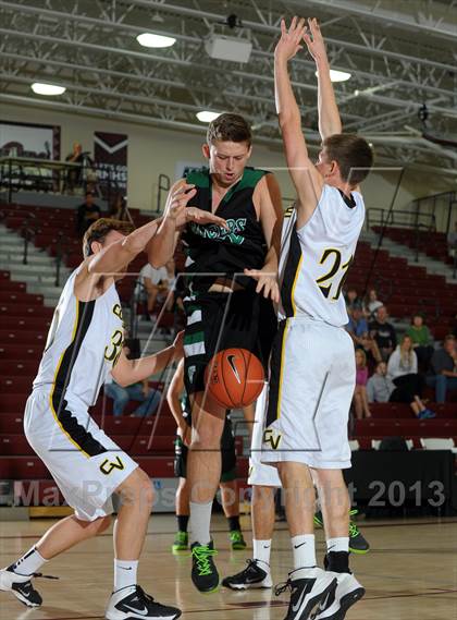 Thumbnail 3 in Capistrano Valley vs. Thousand Oaks (MaxPreps Holiday Classic) photogallery.
