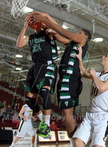 Thumbnail 1 in Capistrano Valley vs. Thousand Oaks (MaxPreps Holiday Classic) photogallery.
