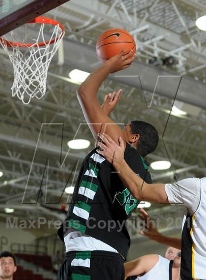 Thumbnail 1 in Capistrano Valley vs. Thousand Oaks (MaxPreps Holiday Classic) photogallery.