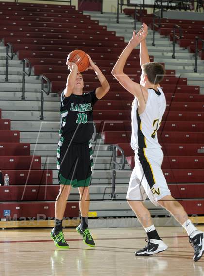Thumbnail 3 in Capistrano Valley vs. Thousand Oaks (MaxPreps Holiday Classic) photogallery.