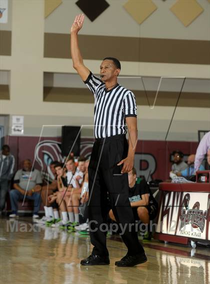 Thumbnail 2 in Capistrano Valley vs. Thousand Oaks (MaxPreps Holiday Classic) photogallery.