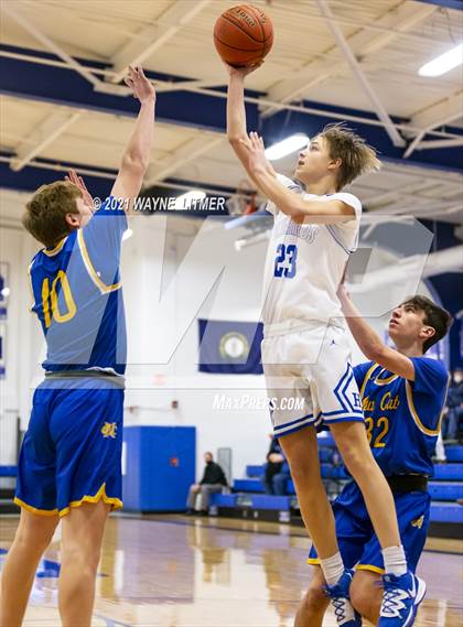 Thumbnail 2 in Newport Central Catholic @ Highlands photogallery.