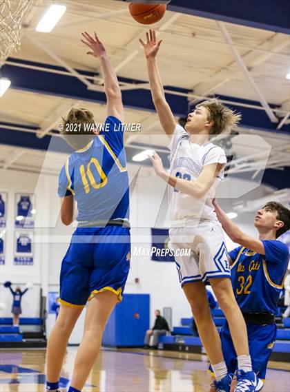 Thumbnail 3 in Newport Central Catholic @ Highlands photogallery.