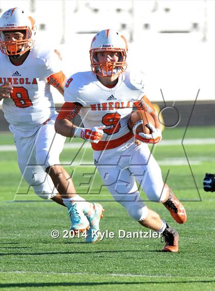 Thumbnail 3 in Pilot Point vs. Mineola (UIL 3A Division 1 Region 2 Semifinal) photogallery.