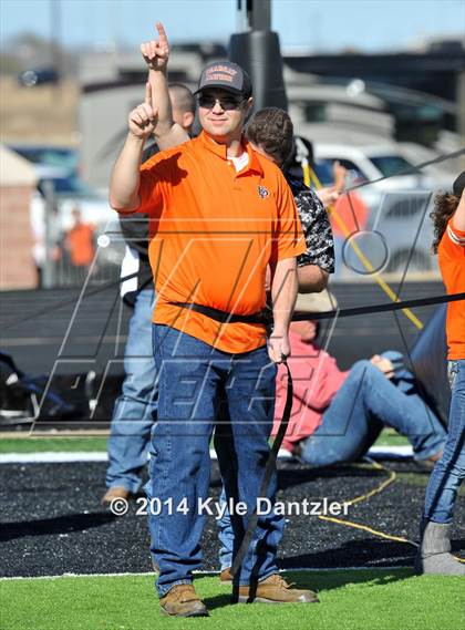 Thumbnail 3 in Pilot Point vs. Mineola (UIL 3A Division 1 Region 2 Semifinal) photogallery.