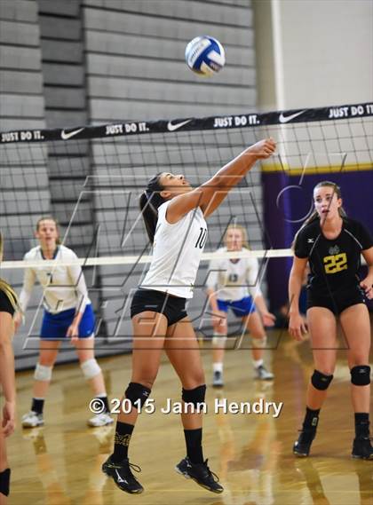 Thumbnail 2 in Xavier College Prep vs La Costa Canyon (Durango Fall Classic) photogallery.