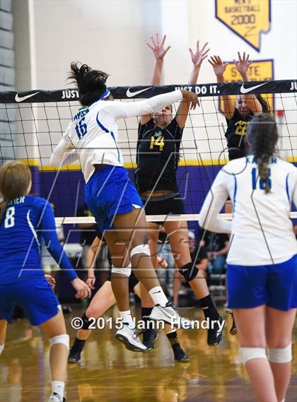 Thumbnail 2 in Xavier College Prep vs La Costa Canyon (Durango Fall Classic) photogallery.