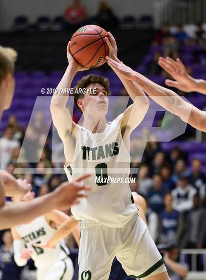 Thumbnail 2 in Olympus vs. Corner Canyon (UHSAA 5A Semifinal) photogallery.