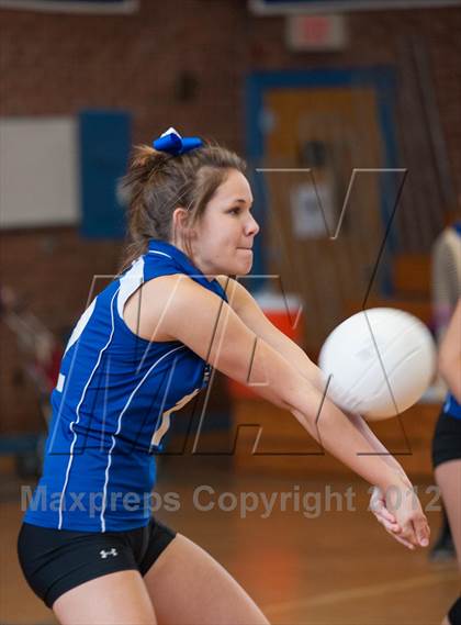 Thumbnail 2 in New London @ Putnam photogallery.