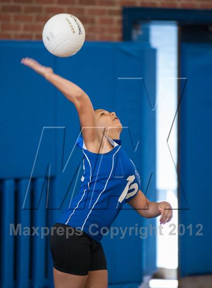 Thumbnail 2 in New London @ Putnam photogallery.
