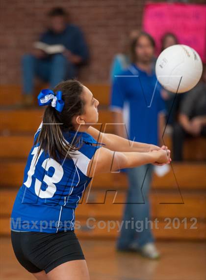Thumbnail 1 in New London @ Putnam photogallery.