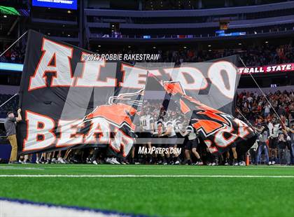 Thumbnail 2 in Smithson Valley vs. Aledo (UIL 5A D1 Football Final) photogallery.
