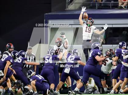 Thumbnail 2 in Smithson Valley vs. Aledo (UIL 5A D1 Football Final) photogallery.