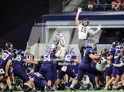 Thumbnail 3 in Smithson Valley vs. Aledo (UIL 5A D1 Football Final) photogallery.