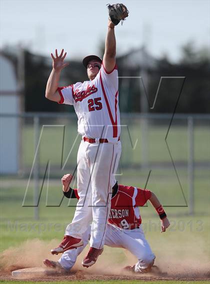 Thumbnail 3 in McPherson vs. Kingman/Norwich (KHSAA 4A Regional Playoff) photogallery.