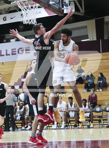 Thumbnail 2 in Woodstock Academy vs. St. Andrew's (Spalding Hoophall Classic) photogallery.