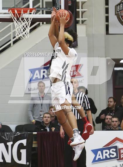 Thumbnail 3 in Woodstock Academy vs. St. Andrew's (Spalding Hoophall Classic) photogallery.