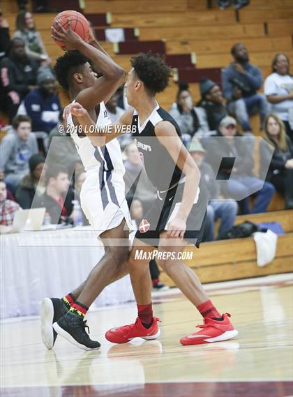 Thumbnail 1 in Woodstock Academy vs. St. Andrew's (Spalding Hoophall Classic) photogallery.