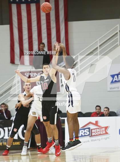 Thumbnail 2 in Woodstock Academy vs. St. Andrew's (Spalding Hoophall Classic) photogallery.