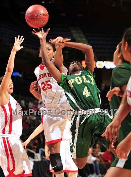 Thumbnail 2 in Mater Dei vs. Long Beach Poly (CIF D1 SoCal Regional Final) photogallery.