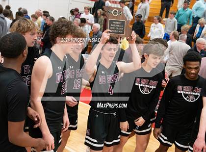 Thumbnail 1 in Ladue Horton Watkins vs. De Smet Jesuit (MSHSAA Class 5 District 3 Final) photogallery.
