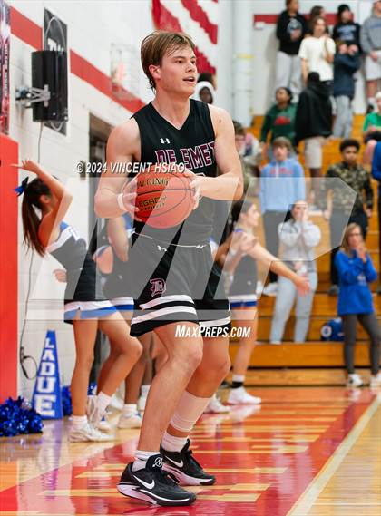 Thumbnail 2 in Ladue Horton Watkins vs. De Smet Jesuit (MSHSAA Class 5 District 3 Final) photogallery.