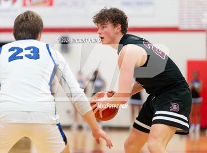 Thumbnail 2 in Ladue Horton Watkins vs. De Smet Jesuit (MSHSAA Class 5 District 3 Final) photogallery.